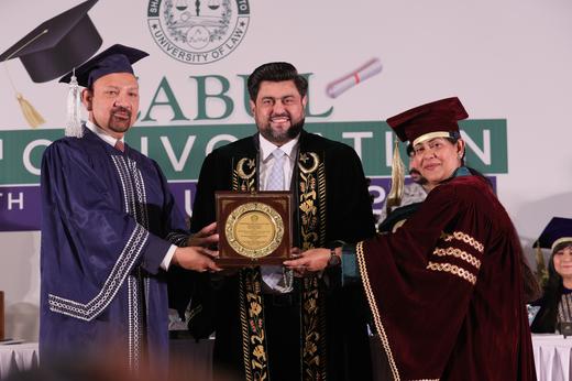 Shield Presentation with the Vice Chancellor